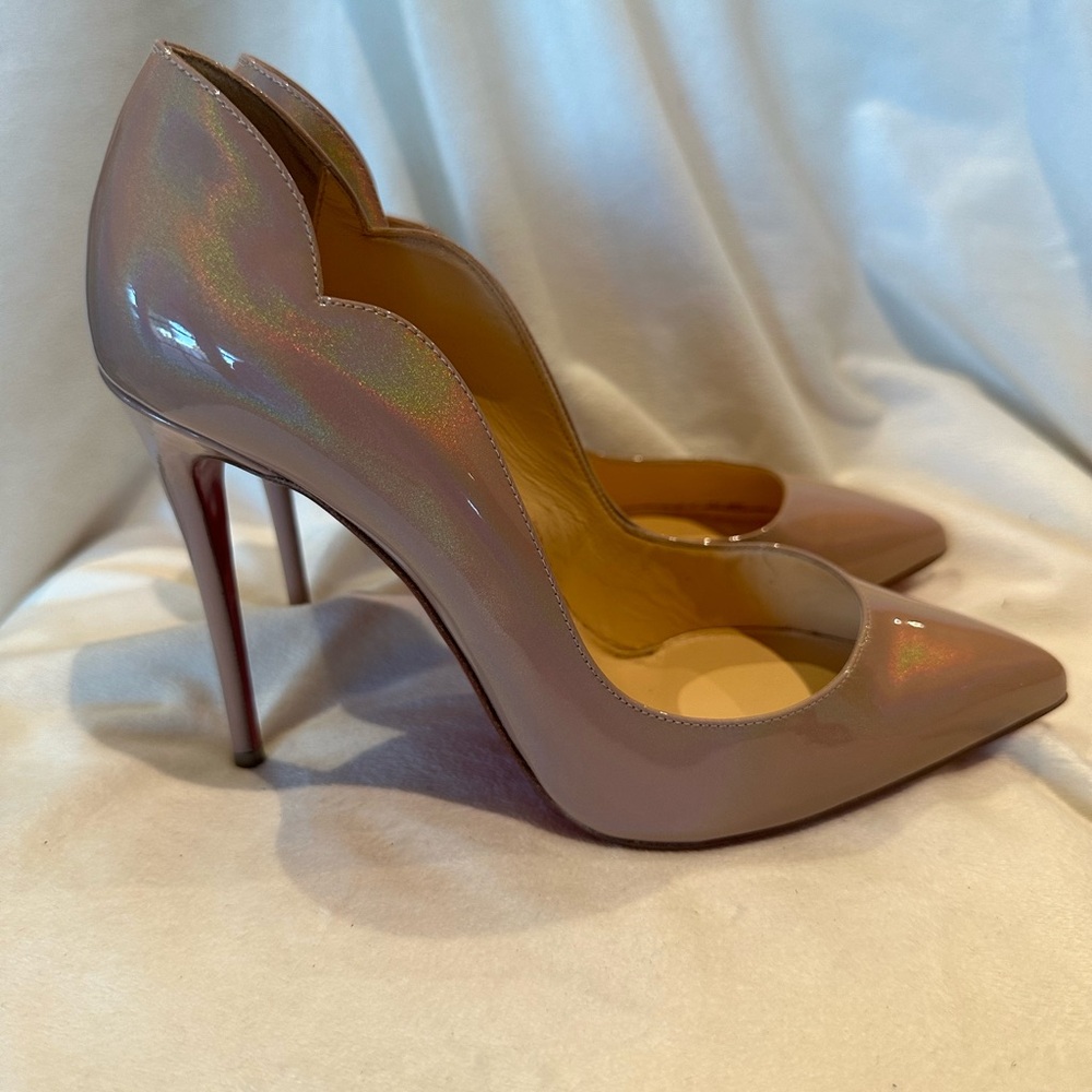 Christian Louboutin Hot Chick Scallop Pointed Toe Pump size 36